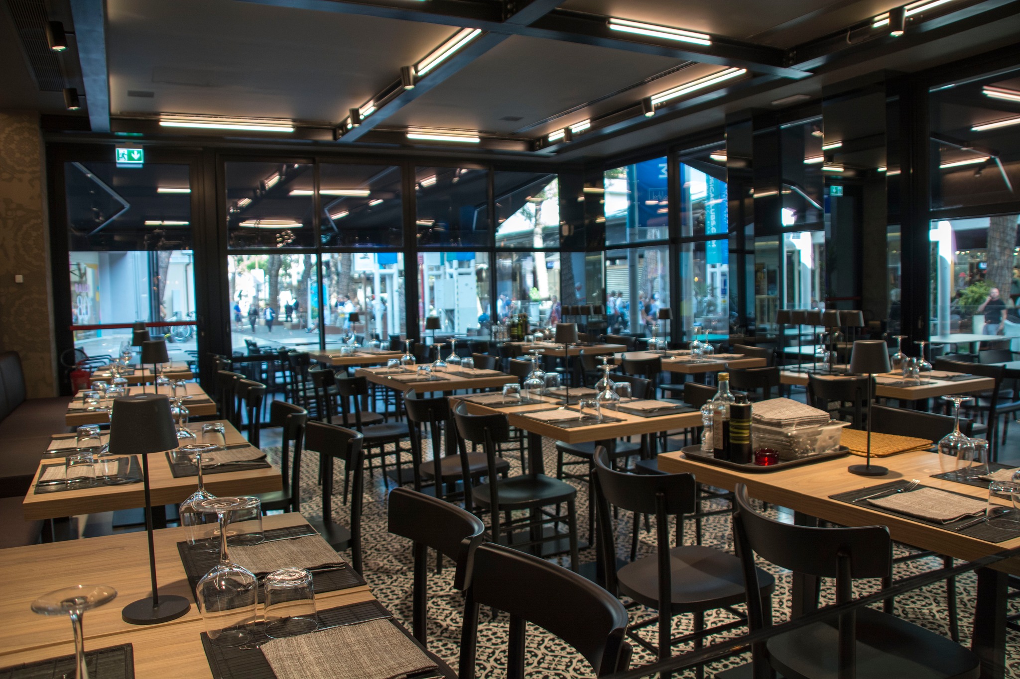 Diffusori in-wall per bar e ristoranti