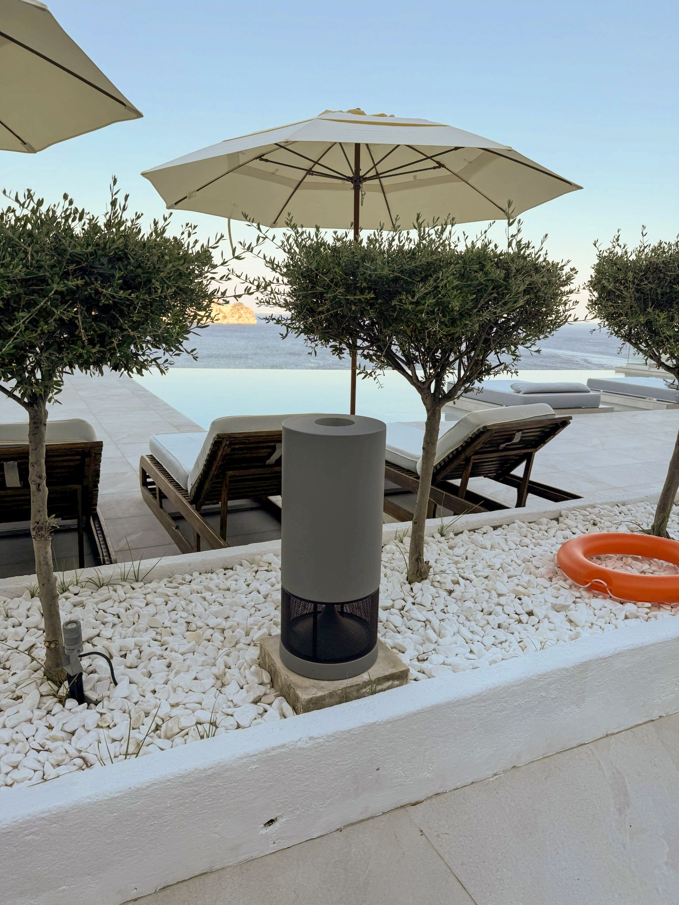 Diffusore outdoor Garvan inserito nella zona relax di una villa privata